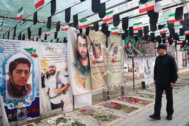 Photos: Iran's Parliament speaker visits graves of martyrs of Zionist regime's invasion