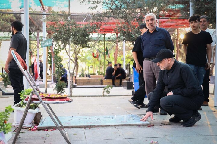 Photos: Iran's Parliament speaker visits graves of martyrs of Zionist regime's invasion