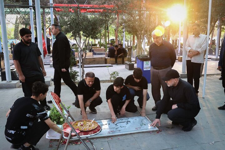 Photos: Iran's Parliament speaker visits graves of martyrs of Zionist regime's invasion