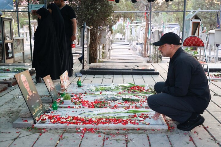 Photos: Iran's Parliament speaker visits graves of martyrs of Zionist regime's invasion