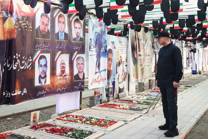 Photos: Iran's Parliament speaker visits graves of martyrs of Zionist regime's invasion