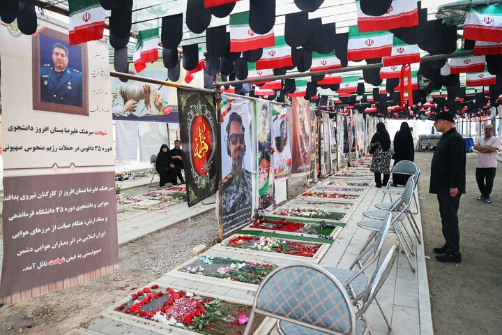 Photos: Iran's Parliament speaker visits graves of martyrs of Zionist regime's invasion