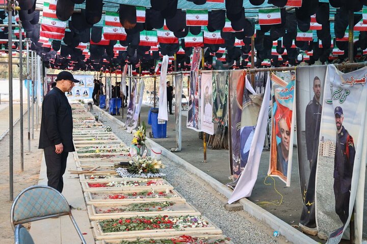 Photos: Iran's Parliament speaker visits graves of martyrs of Zionist regime's invasion