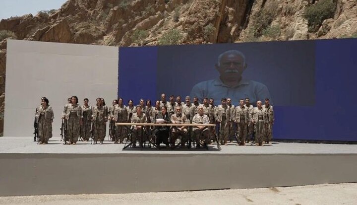 Merasîma Gerîlayên Azadiyê bidawî bû: Em bi îradeya azad çekên xwe îmha dikin