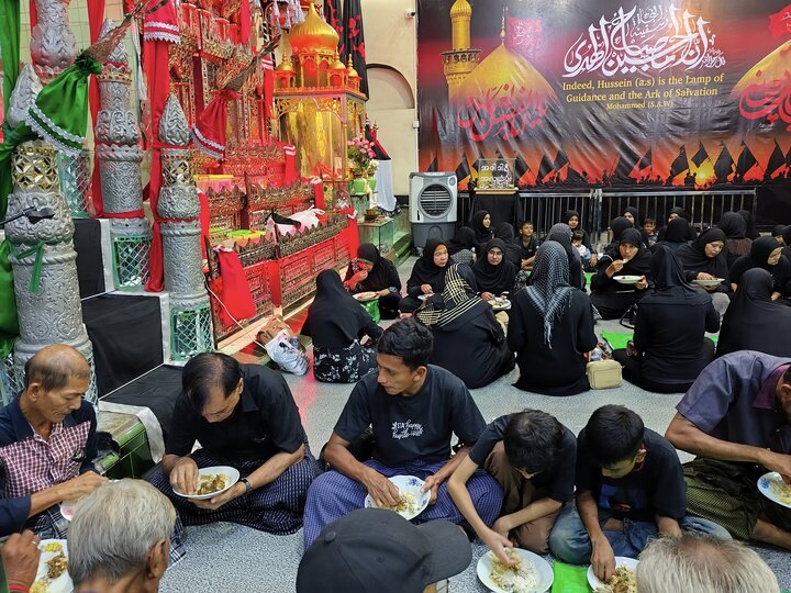 ရန်ကုန်မြို့ ပန်ဂျာ ရှီအဟ် မတ်စ်ဂျစ်ဒ် တွင် မုဟရမ် လ ၁၅ရက်နေ့   မဂျ်လစ် စေ ဟိုစိုင်းန် (အ.စ) ပြုလုပ်နေသည့် ပုံရိပ်များ  ။ ။ Photos