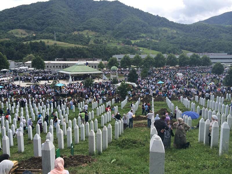 Bosnia: Paggunita sa ika-30 Anibersaryo ng Masaker sa Mahigit 8,000 Muslim Bosniaks