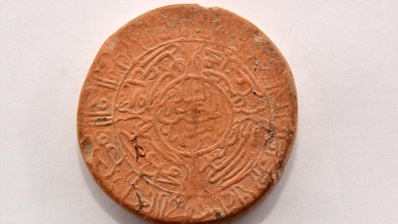 Mohra nimêjê ji gorra Seyîd Şehade (a.s.) li Keleha Bitlîsê, Tirkiye hat dîtin + wêne