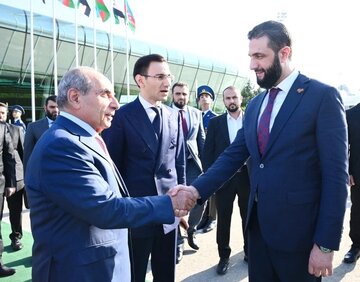 Әлијевләр сүлалә режими Суријаја һаким кәсилмиш вәһһаби террорчу Әһмәд әш-Шарааны аеропрта кими јола салды