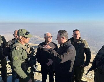 Mais de mil famílias sírias deslocadas pelo avanço do exército israelense no sul da Síria