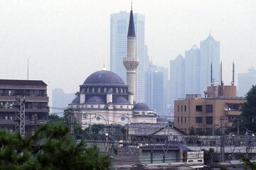 "Îslam di welatê tavê roni de: çîrokek ji jiyana mûslîmanan li Japonya"