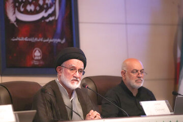 نگاه امانت‌مدارانه به حرم‌های مطهر داشته باشید
