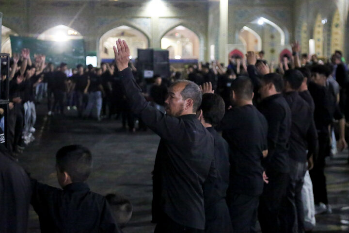 تقرير مصور/ مراسم عزاء موکب الإمام موسی بن جعفر(ع) في الحرم الرضوي الشریف
