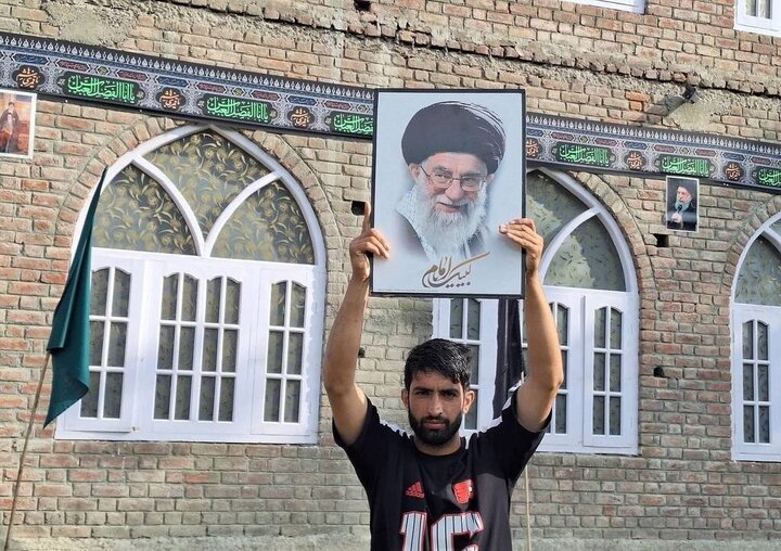 Photos: People of Kashmir march in support of Iran's Supreme Leader