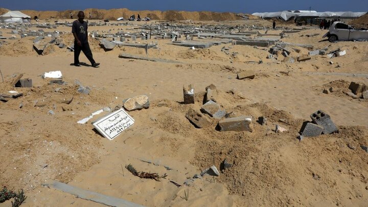 Photos: Zionist forces destroyed Palestinian cemetery in Khan Yunis