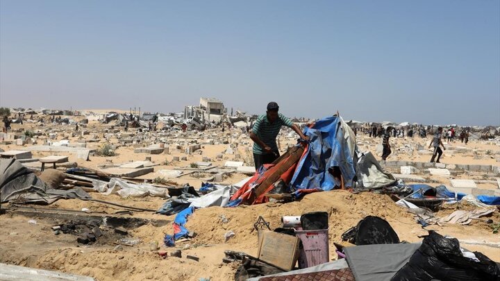Photos: Zionist forces destroyed Palestinian cemetery in Khan Yunis