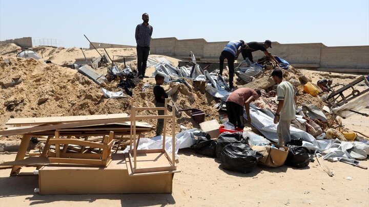 Photos: Zionist forces destroyed Palestinian cemetery in Khan Yunis