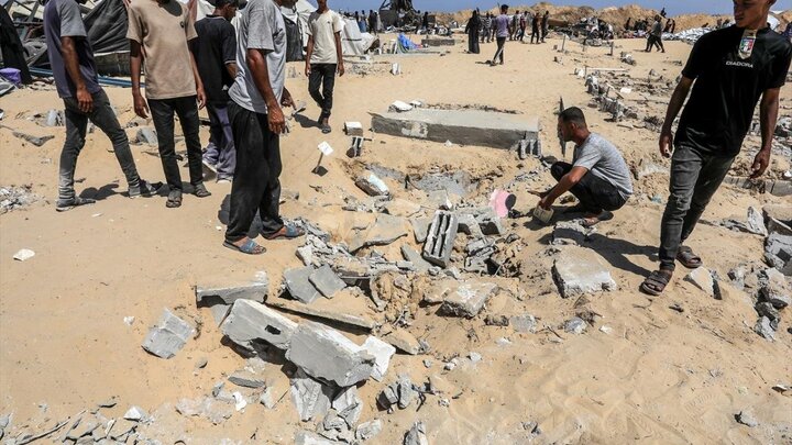 Photos: Zionist forces destroyed Palestinian cemetery in Khan Yunis