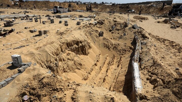 Photos: Zionist forces destroyed Palestinian cemetery in Khan Yunis