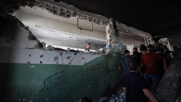Photos: Israeli warplanes attack school in Jabalia refugee camp