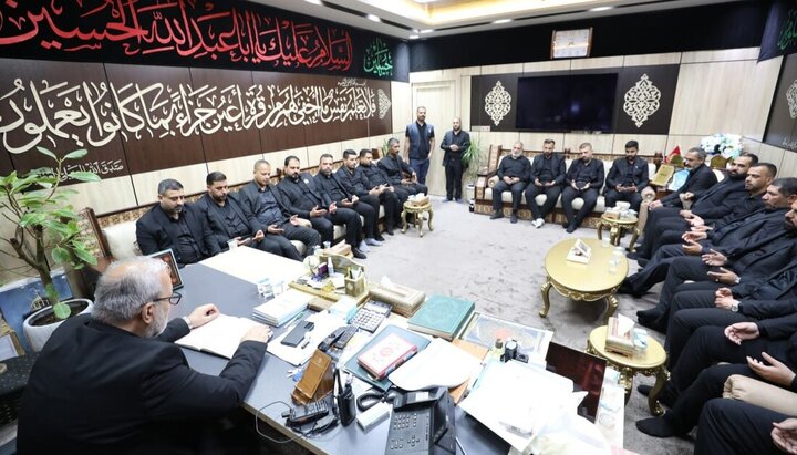 تقرير مصور/ الأمين العام للعتبة الحسينية يكرّم كوادر قسم الخدمية بعد نجاح خطة احياء مراسم محرم