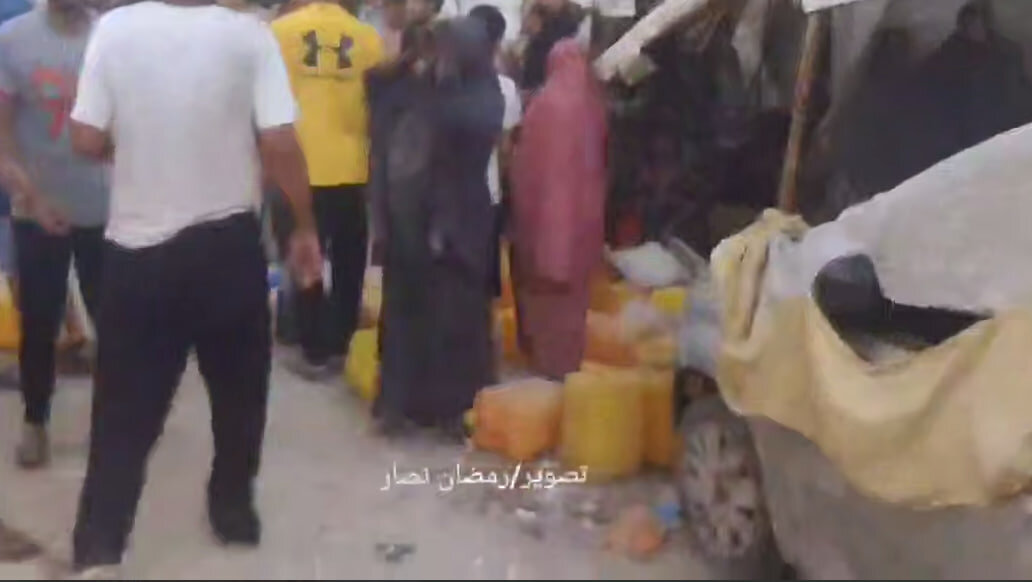 فيديو | طائرات الاحتلال تهاجم نقطة لتعبئة مياه الشرب في مخيم النصيرات وسط قطاع غزة