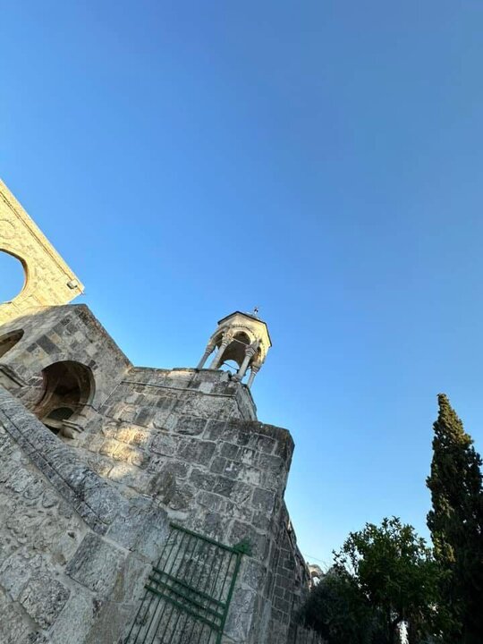 لقطات ساحرة من باحات المسجد الأقصى المبارك صباح اليوم