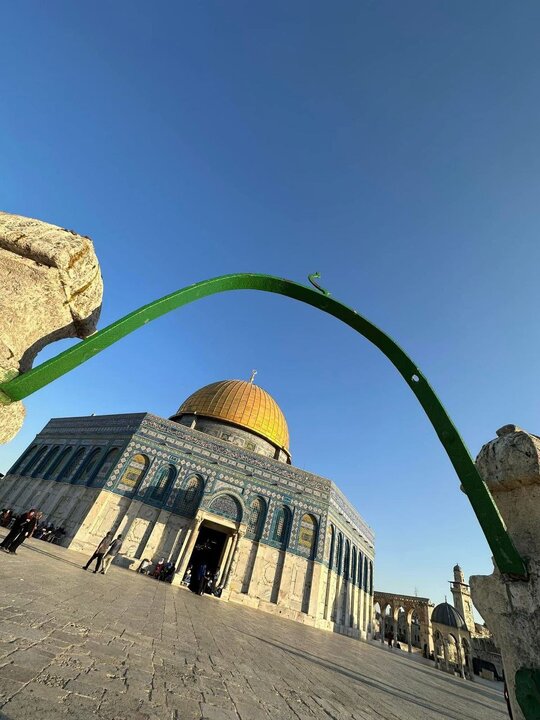 لقطات ساحرة من باحات المسجد الأقصى المبارك صباح اليوم