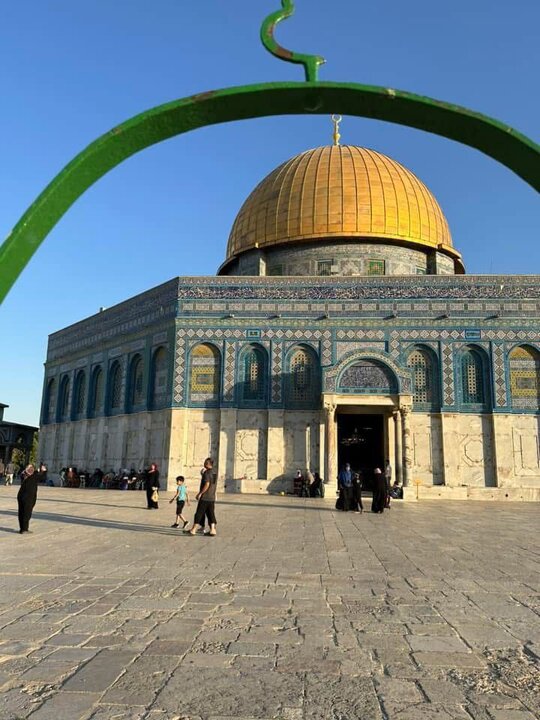 لقطات ساحرة من باحات المسجد الأقصى المبارك صباح اليوم