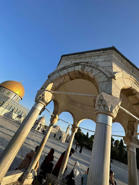 لقطات ساحرة من باحات المسجد الأقصى المبارك صباح اليوم