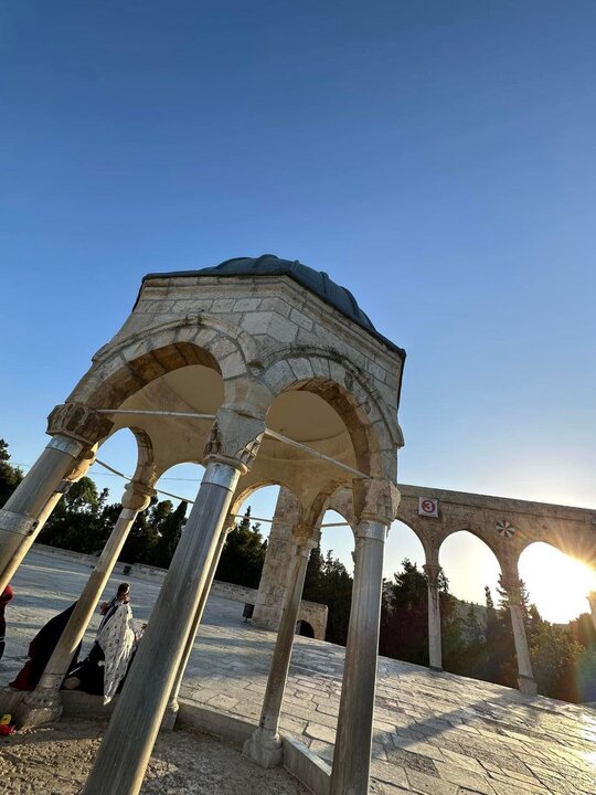 لقطات ساحرة من باحات المسجد الأقصى المبارك صباح اليوم