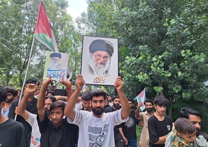تقرير مصور/ مسيرات تضامنية في الكشمير الهندي دعما لإيران وقائد الثورة الاسلامية