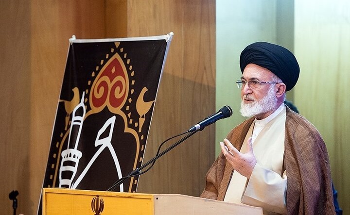 راهپیمایی اربعین پایگاهی برای بیعت جهانی با امام حسین(ع) است