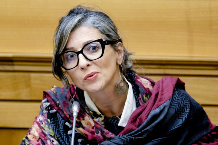 Las sanciones ilegales de Trump contra la relatora de la ONU: un respaldo abierto de EE. UU. a los crímenes de Israel