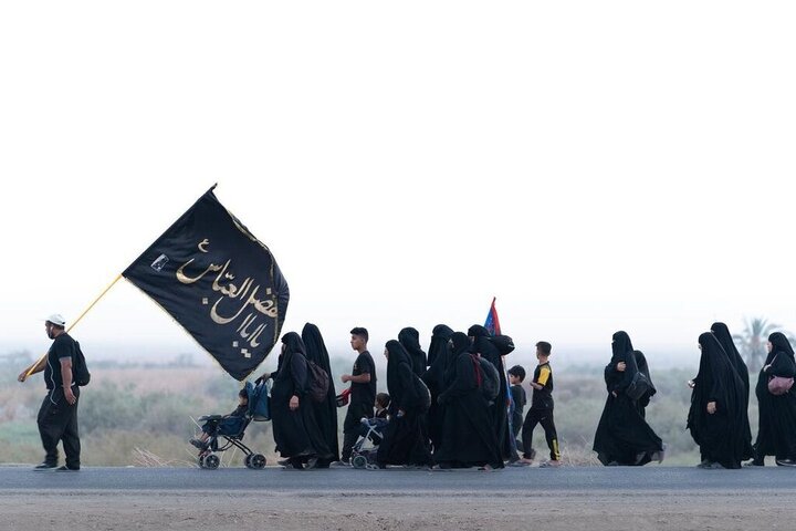 در زمانه‌ای که علم و تکنولوژی پیشرفت کرده، چرا باز بر زیارت اربعین با پای پیاده اصرار می‌کنند؟
