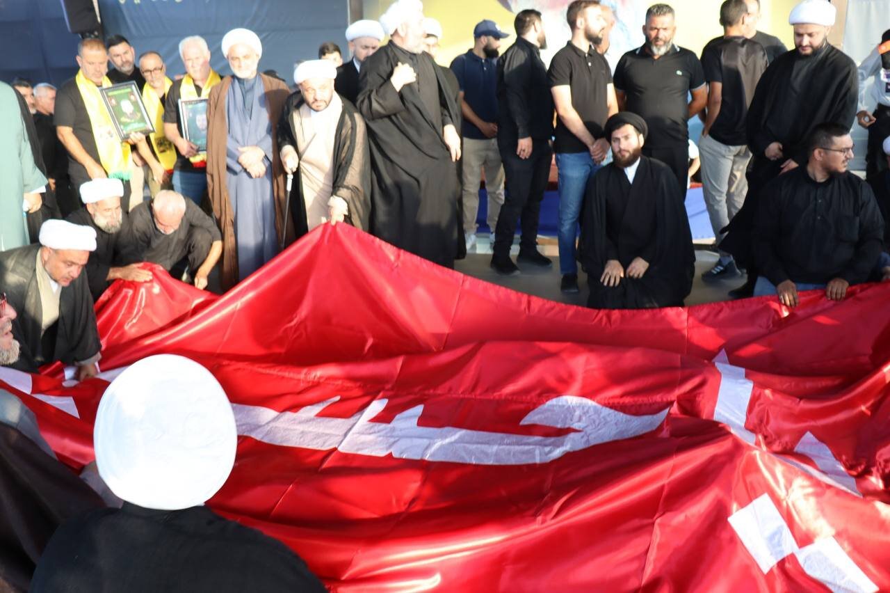 رفع راية الإمام الحسين (ع) في مرقد الشهيد السيد هاشم صفي الدين