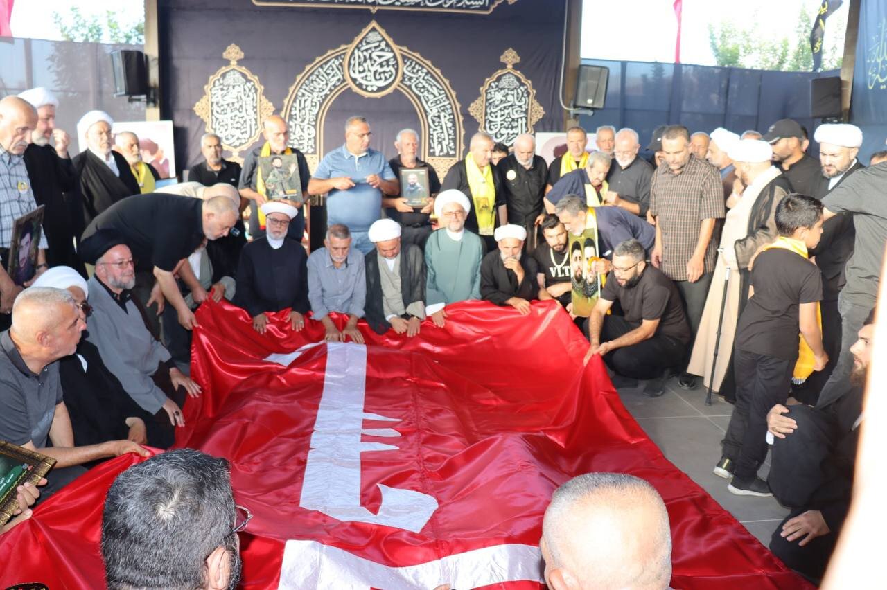 رفع راية الإمام الحسين (ع) في مرقد الشهيد السيد هاشم صفي الدين