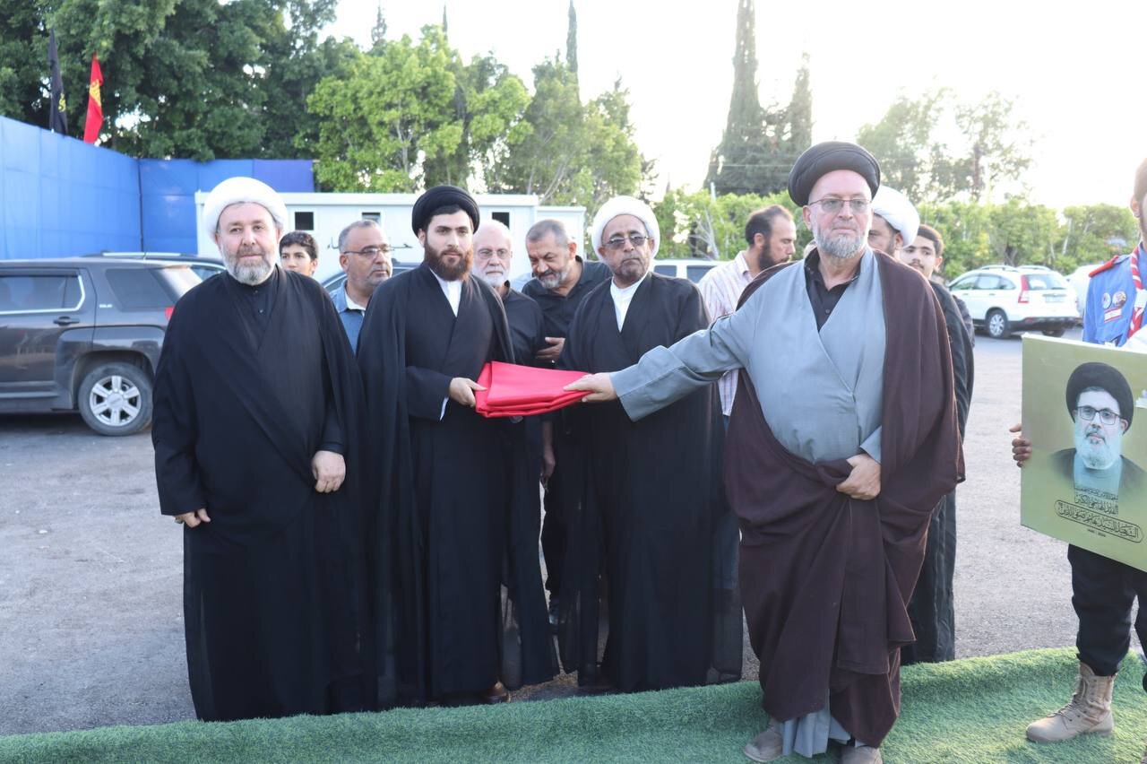 رفع راية الإمام الحسين (ع) في مرقد الشهيد السيد هاشم صفي الدين