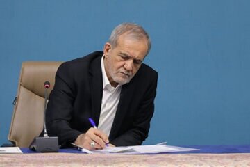 پزشکیان بۆ ئێرانییەکانی دەرەوەی وڵات: بە هاودڵی وەرزێکی نوێ دەست پێدەکەین