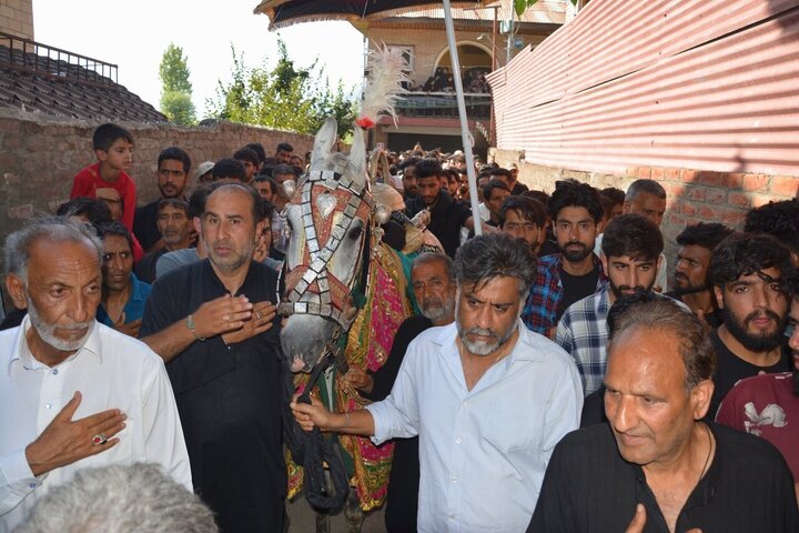 تقرير مصور/ مسيرات واسعة بإحياء ذكرى استشهاد الإمام الحسين (ع) في كشمير