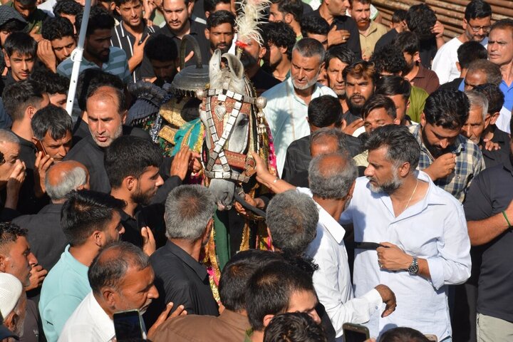 تقرير مصور/ مسيرات واسعة بإحياء ذكرى استشهاد الإمام الحسين (ع) في كشمير