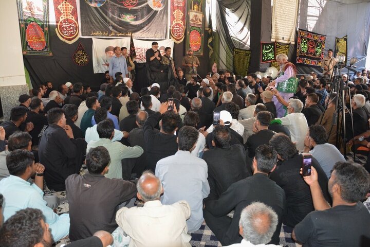 تقرير مصور/ مسيرات واسعة بإحياء ذكرى استشهاد الإمام الحسين (ع) في كشمير