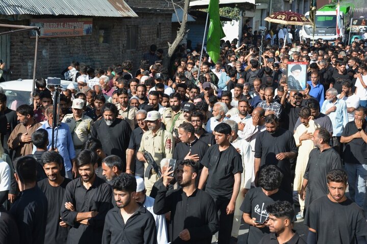 تقرير مصور/ مسيرات واسعة بإحياء ذكرى استشهاد الإمام الحسين (ع) في كشمير