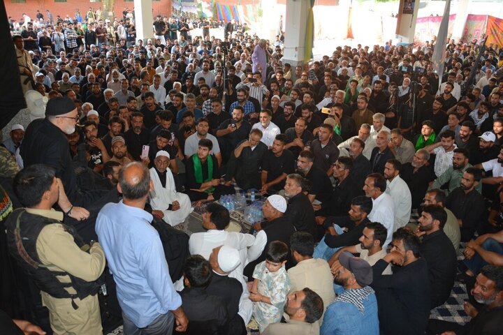 تقرير مصور/ مسيرات واسعة بإحياء ذكرى استشهاد الإمام الحسين (ع) في كشمير