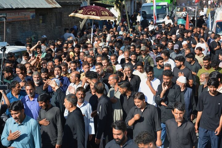 تقرير مصور/ مسيرات واسعة بإحياء ذكرى استشهاد الإمام الحسين (ع) في كشمير