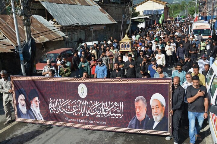 تقرير مصور/ مسيرات واسعة بإحياء ذكرى استشهاد الإمام الحسين (ع) في كشمير