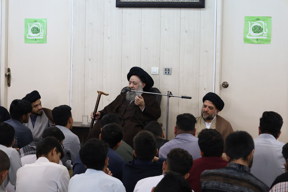 Senior scholar backs fatwa defending Supreme Leader of Islamic Revolution