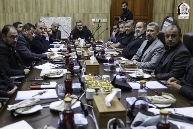 الأمانة العامة للعتبة الكاظمية المقدسة تبحث الخطط الخدمية والتنظيمية لزيارة الأربعين