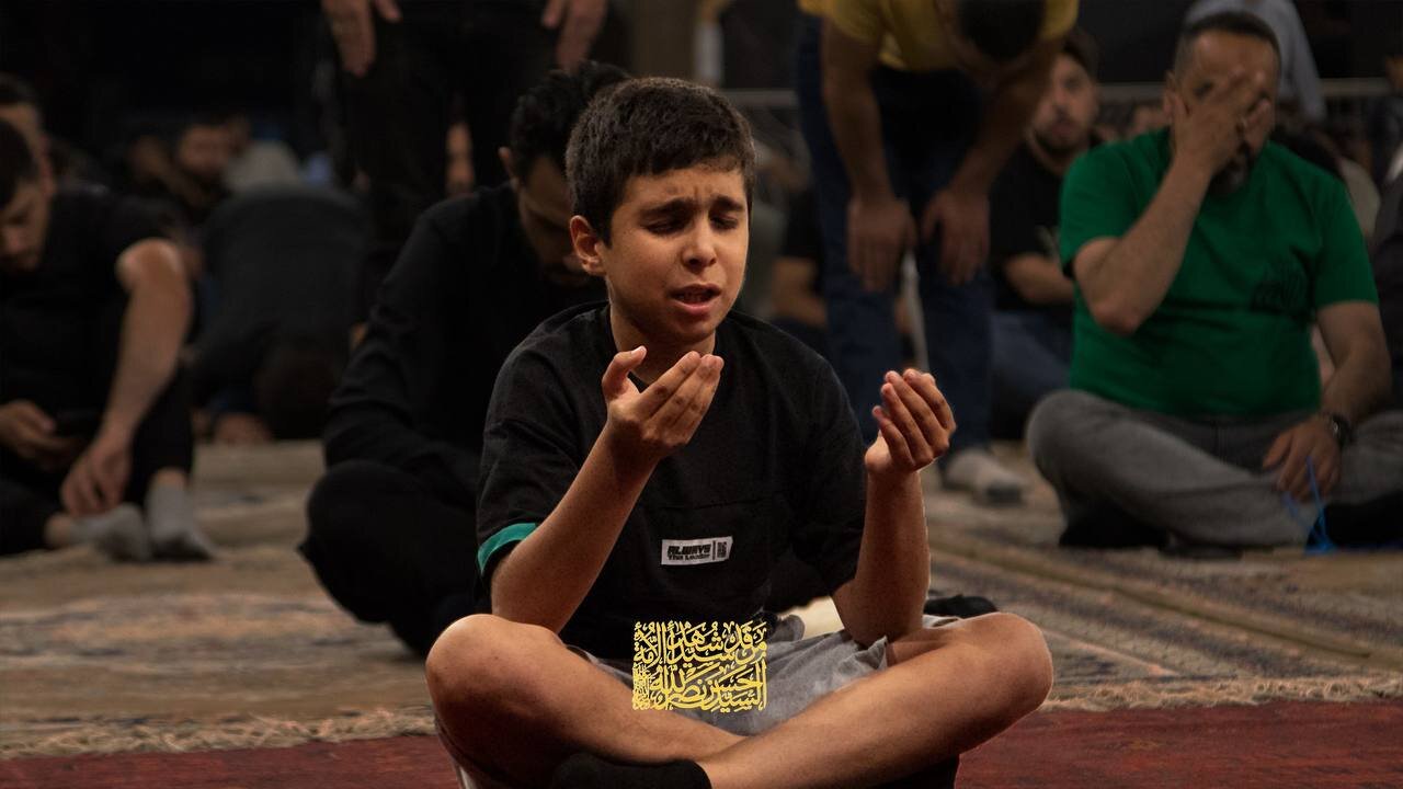 برگزاری مراسم قرائت دعای توسل در مزار شهید سید حسن نصرالله + تصاویر