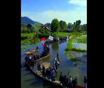 Video: Mourning ceremony held on boats in Kashmir