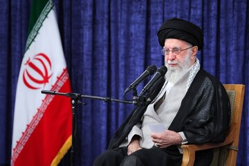 Rêberê Şoreşê:"Heke rejîma sîyonîst bi xwe qewim dibû û dikaribû xwe biparêze,wisa bi Amerîkayê re destnîşan nake.kesê cinaetkar nikare bêhesab bimîne